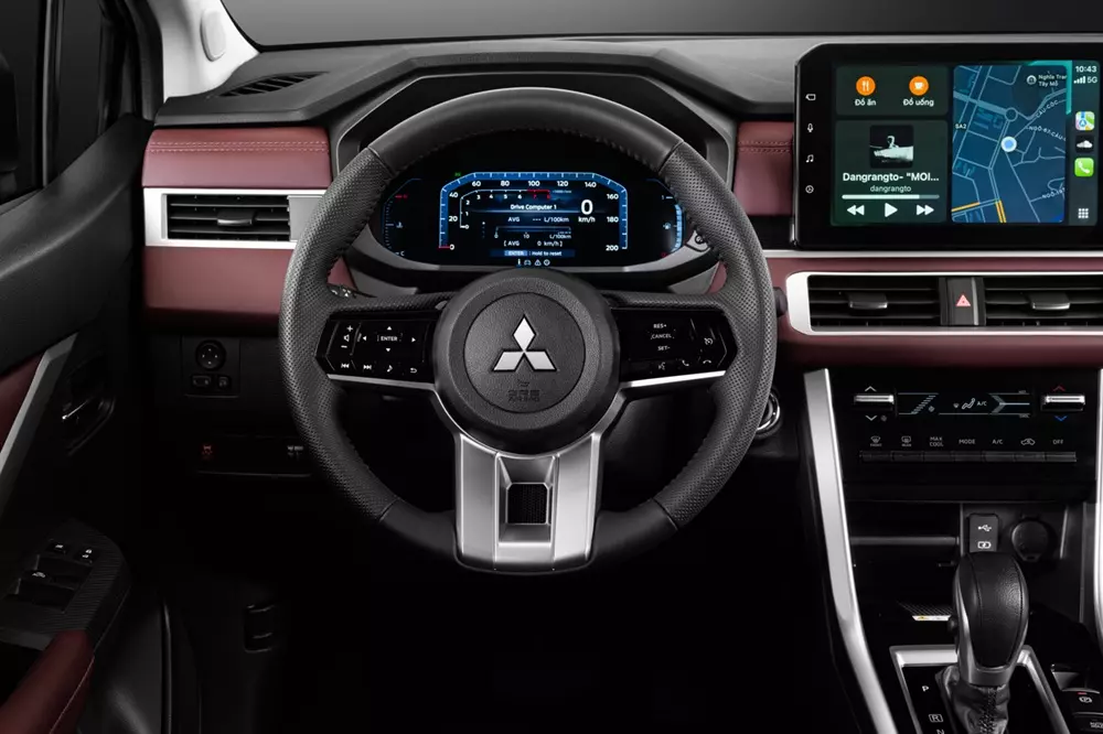 Nội thất màu đỏ - đen của Mitsubishi Xpander Cross 2026