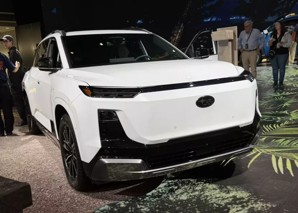 Subaru Getaway trình làng như anh em song sinh của Toyota Highlander Subaru Getaway trình làng như anh em song sinh của Toyota Highlander