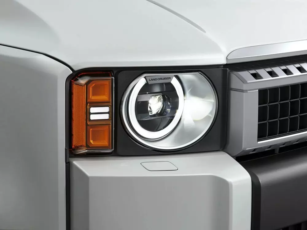 Toyota Land Cruiser Prado 2026 có thêm đèn pha hình tròn Toyota Land Cruiser Prado 2026 có thêm đèn pha hình tròn
