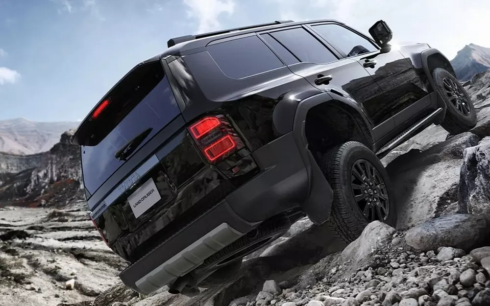 Toyota Land Cruiser Prado 2026 có thêm màu đen mới Toyota Land Cruiser Prado 2026 có thêm màu đen mới