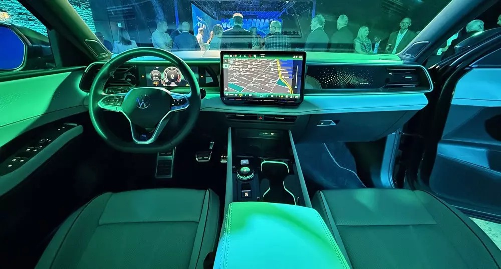 Volkswagen Teramont 2026 sở hữu màn hình cảm ứng trung tâm 15 inch ở bản cao cấp Volkswagen Teramont 2026 sở hữu màn hình cảm ứng trung tâm 15 inch ở bản cao cấp