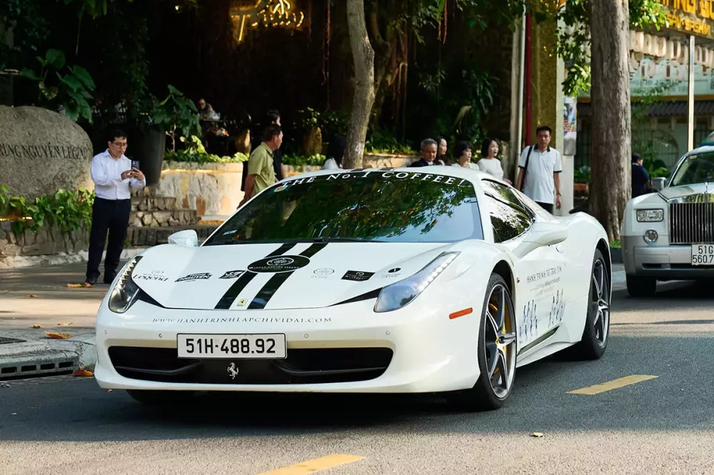 Ferrari 458 Spider xuất phát từ Tp. Hồ Chí Minh