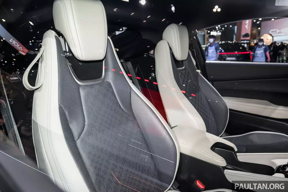 Honda Prelude được trang bị ghế với thiết kế đệm bất đối xứng Honda Prelude được trang bị ghế với thiết kế đệm bất đối xứng