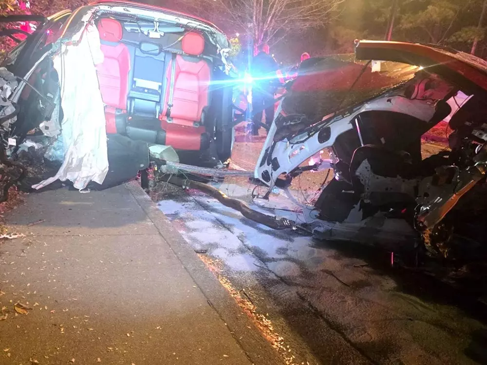 Hàng ghế sau của chiếc Porsche Cayenne bị tách rời khỏi khoang lái