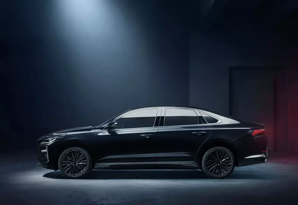 Khác với K50, Volga C50 là xe sedan