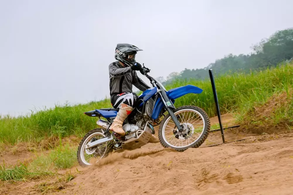Lái thử Yamaha WR155R trên địa hình đường đất cơ bản