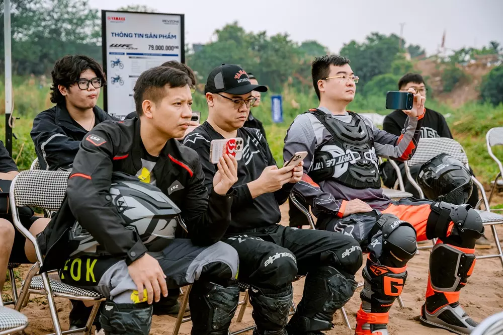 Khách hàng lắng nghe những bài học lý thuyết tại sự kiện