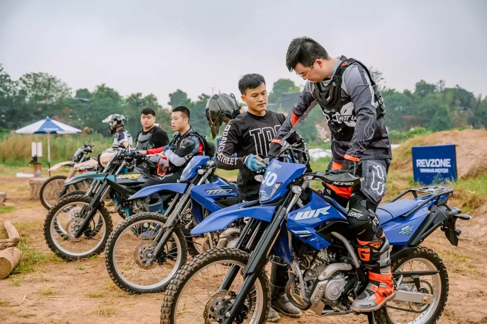 Điều chỉnh tư thế lái chuẩn khi chạy xe off-road
