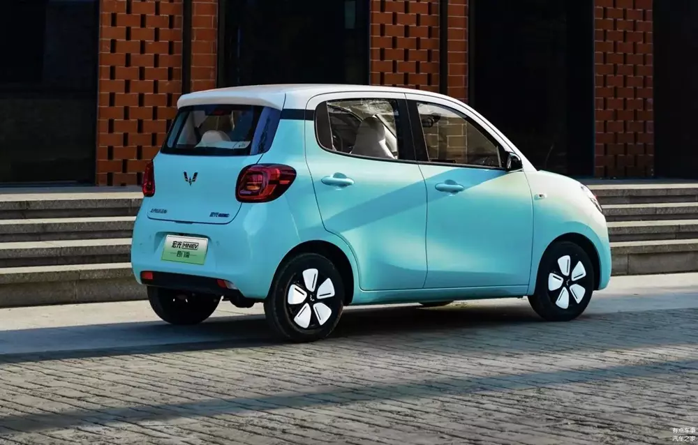 Wuling Macaron nhìn từ phía sau Wuling Macaron nhìn từ phía sau