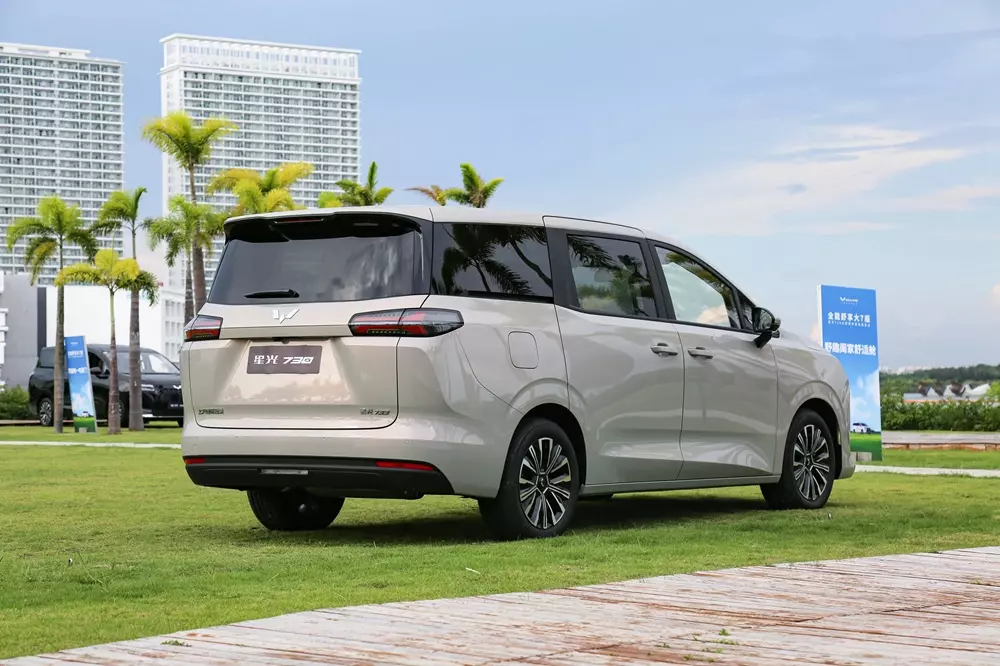 Wuling Nexus nhìn từ phía sau