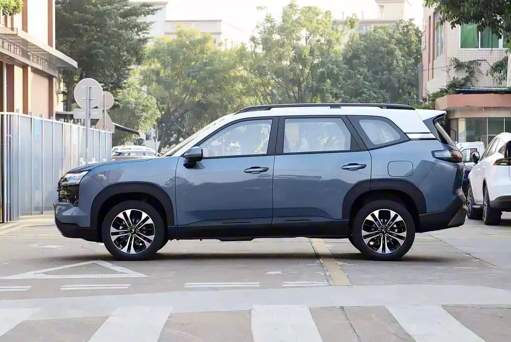 Wuling Xingguang 560 nằm cùng phân khúc với Hyundai Santa Fe Wuling Xingguang 560 nằm cùng phân khúc với Hyundai Santa Fe