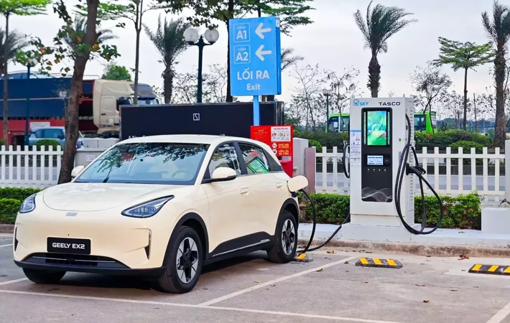 Trụ sạc DC tại Tasco Mall Long Biên - Hà Nội Trụ sạc DC tại Tasco Mall Long Biên - Hà Nội