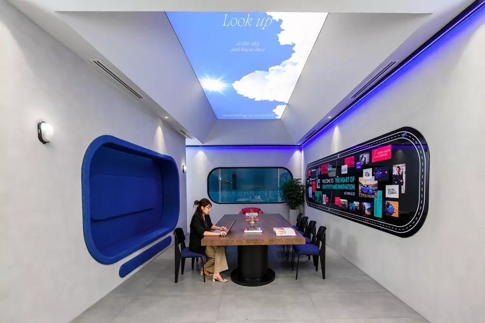 Không gian phòng chờ tại showroom Lynk & Co Sài Gòn Không gian phòng chờ tại showroom Lynk & Co Sài Gòn