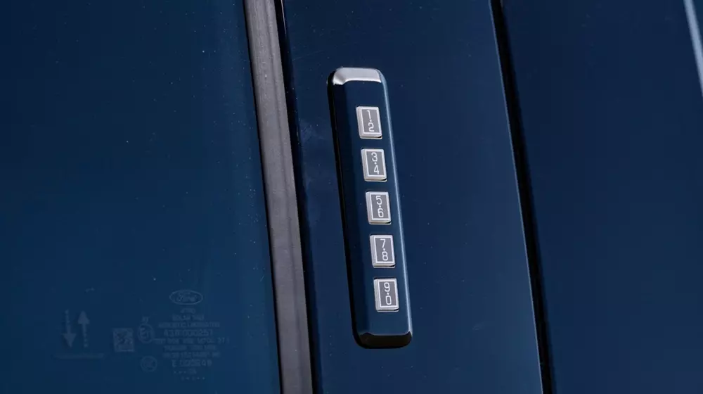 Phím bấm để mở cửa không cần chìa khóa SecuriCode của Ford Bronco Phím bấm để mở cửa không cần chìa khóa SecuriCode của Ford Bronco