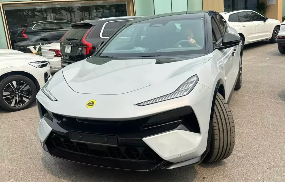 Lotus Eletre sở hữu ngoại hình như siêu xe Lamborghini Urus