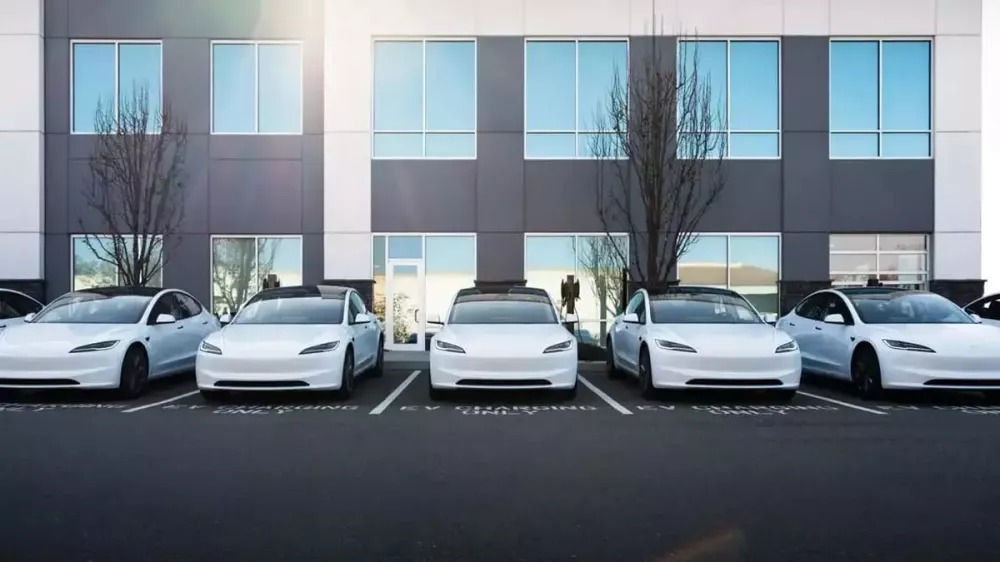 Tesla giành lại vị trí hãng xe điện số một thế giới sau khi doanh số của BYD giảm 25%