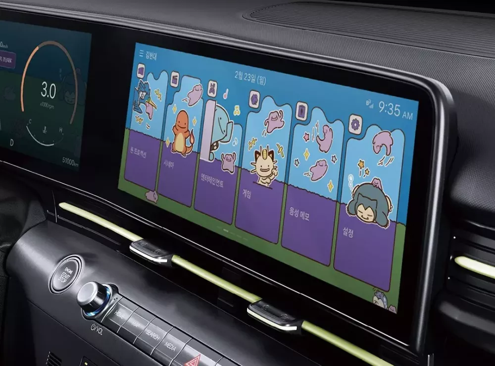 Giao diện Pokémon trên màn hình cảm ứng trung tâm của Hyundai Kona 2027 