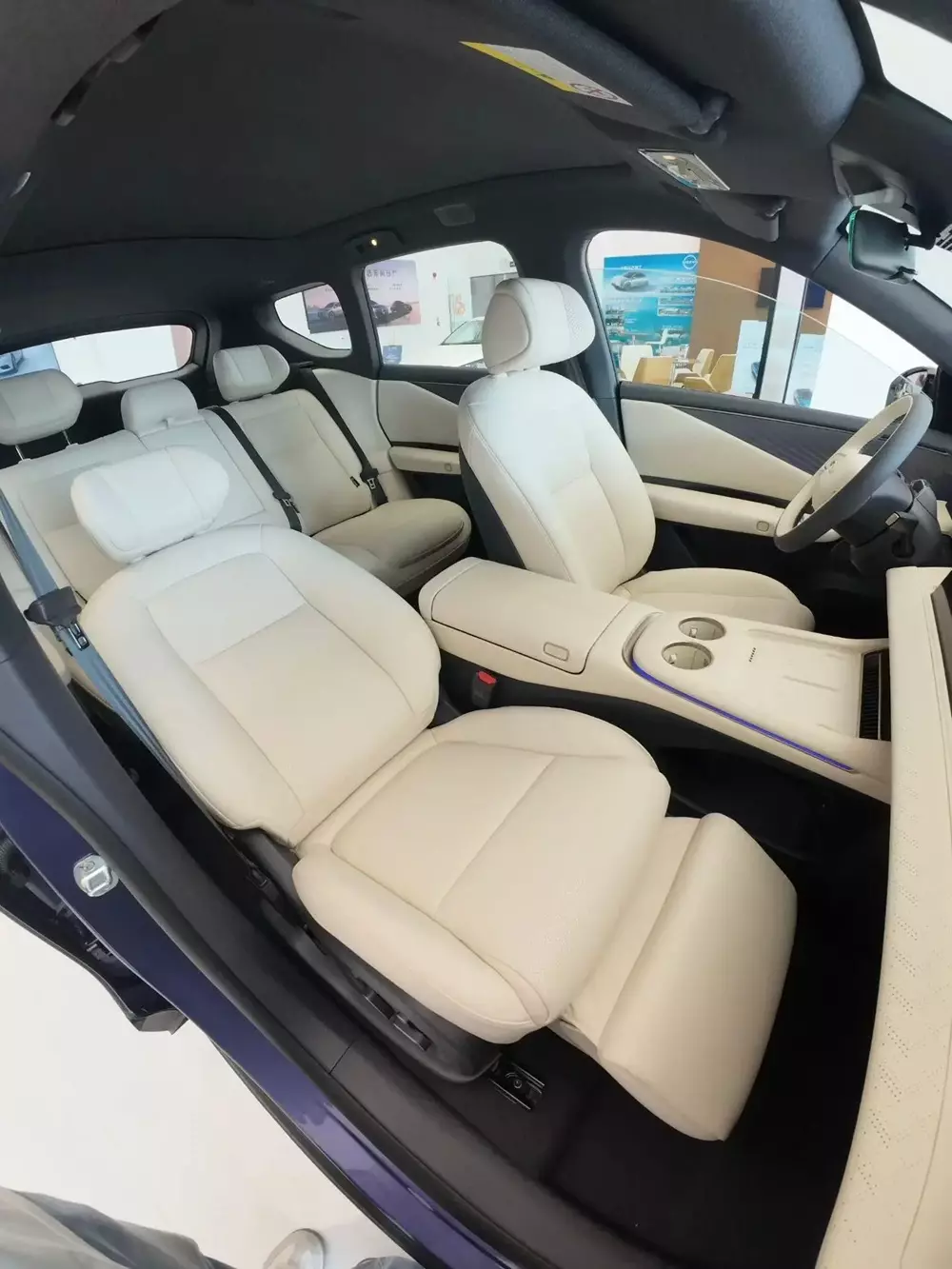 Hàng ghế trước của Nissan NX8 