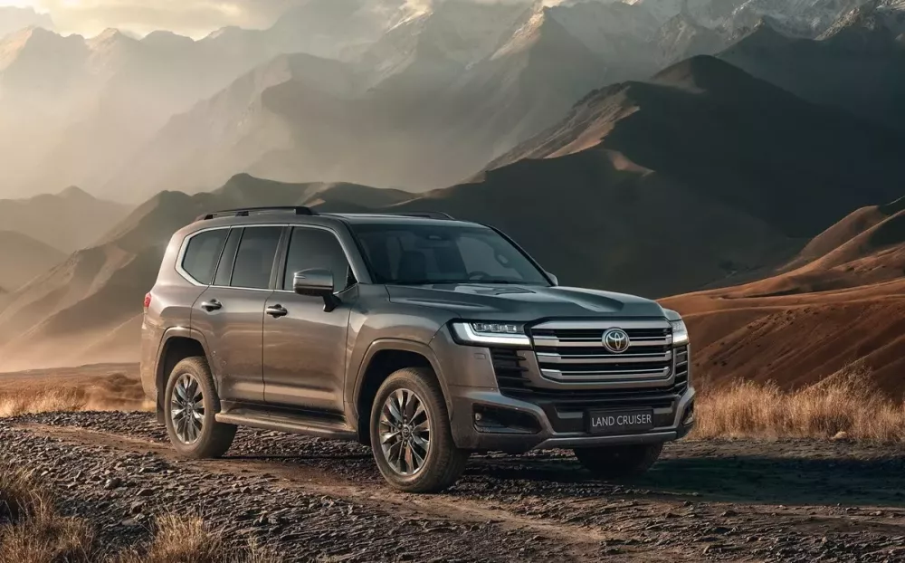 Đại lý Việt nhận cọc cho Toyota Land Cruiser LC300 bản hybrid