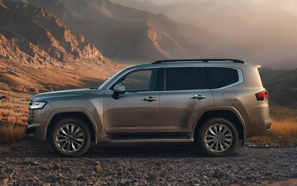 Giá của Toyota Land Cruiser Hybrid dự kiến sẽ cao hơn bản máy xăng