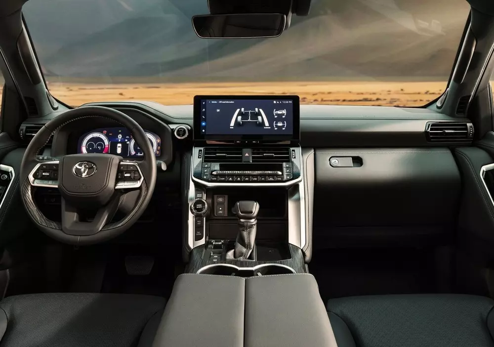 Khoang lái của Toyota Land Cruiser Hybrid 