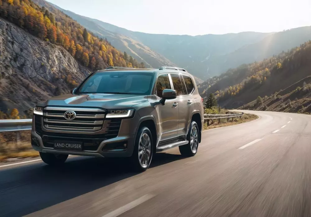 Toyota Land Cruiser Hybrid được trang bị cản trước mới