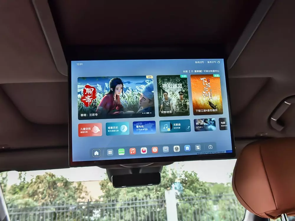 BYD N8L Flash Charge có 6 màn hình bên trong xe