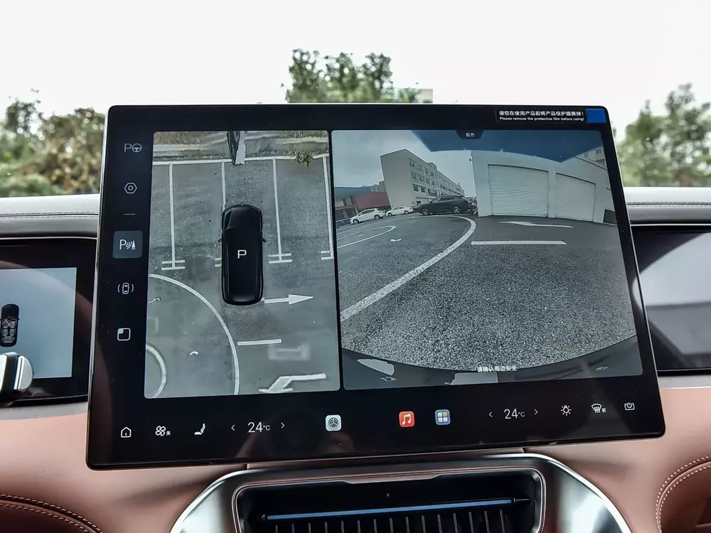 BYD N8L Flash Charge được trang bị camera quan sát toàn cảnh