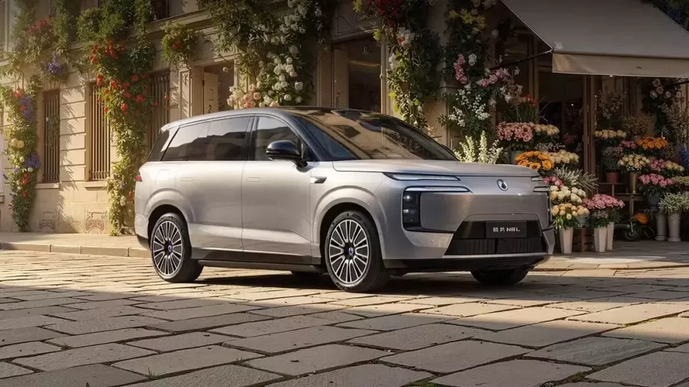 BYD mở bán SUV cỡ lớn Denza N8L phiên bản sạc nhanh mới tại Trung Quốc