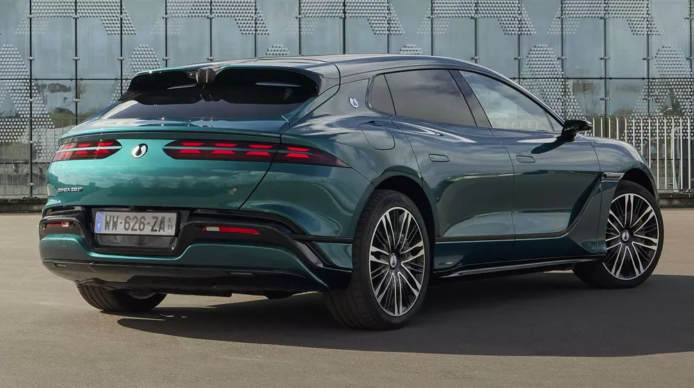 BYD Z9GT có thể sạc gần đầy pin trong 9 phút