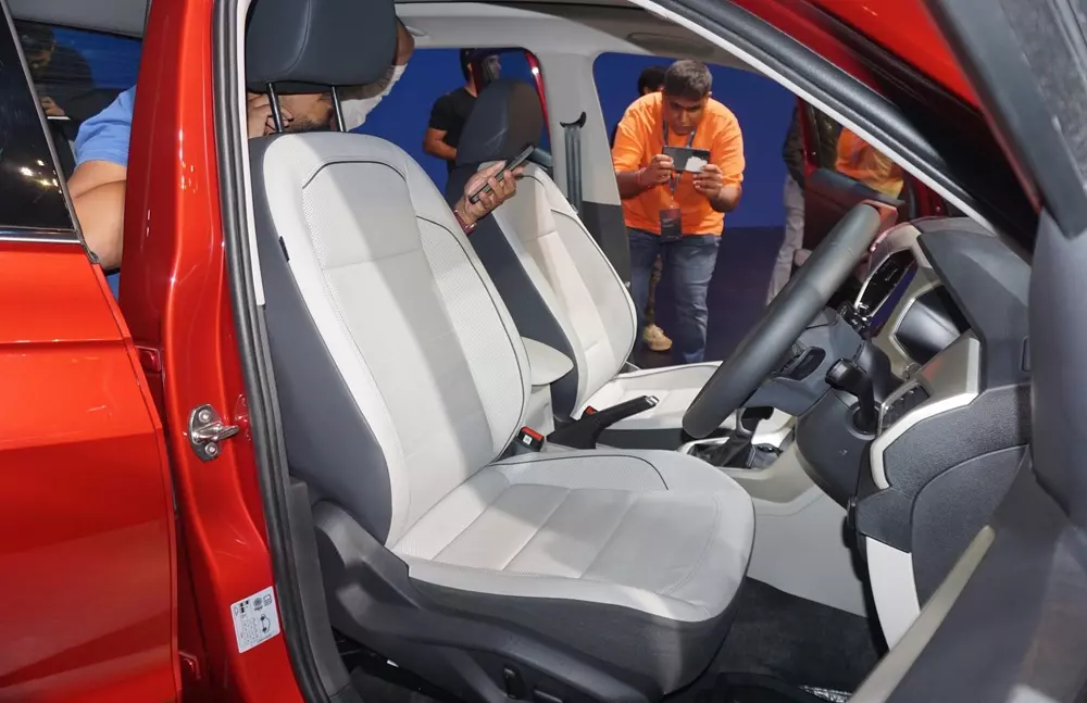 Volkswagen Taigun 2026 vẫn dùng phanh tay chỉnh cơ Volkswagen Taigun 2026 vẫn dùng phanh tay chỉnh cơ