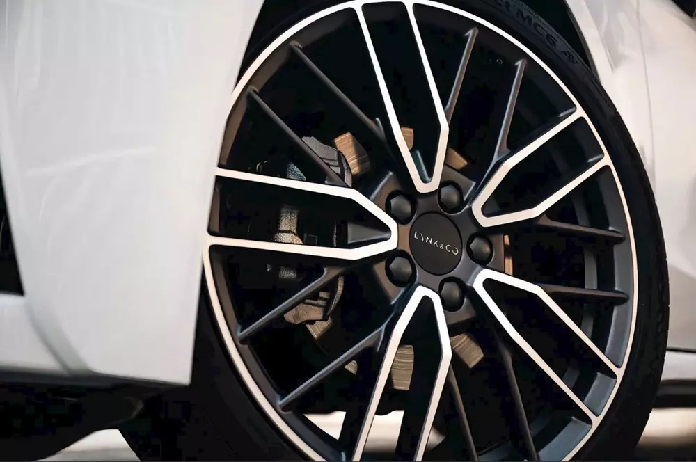 Mâm hợp kim của Lynk & Co 03