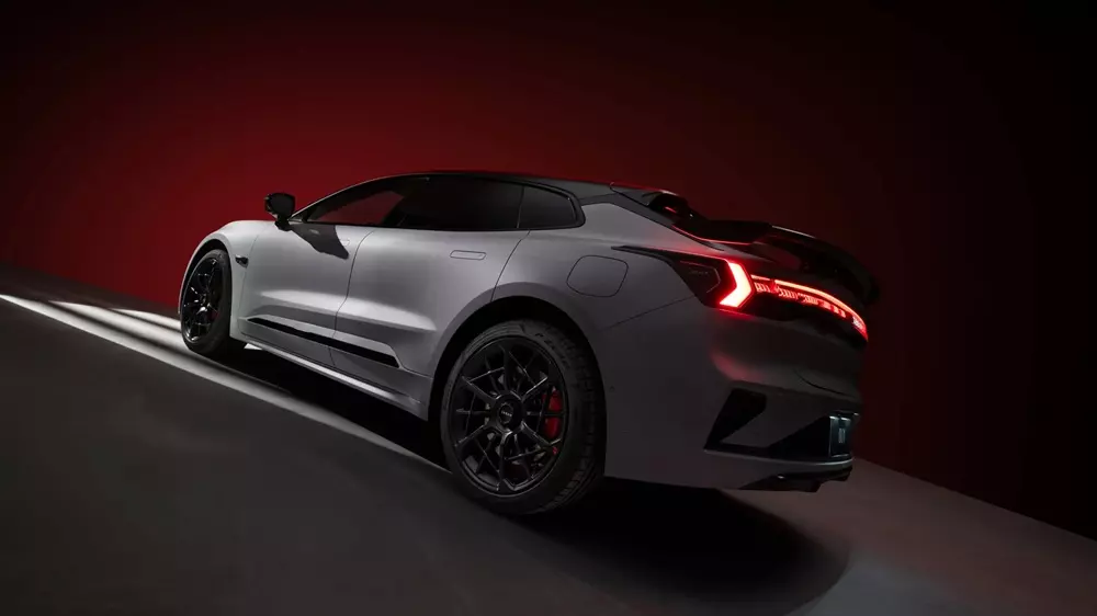 Zeekr 001 Anniversary Edition được trang bị cánh gió sau bằng sợi carbon Zeekr 001 Anniversary Edition được trang bị cánh gió sau bằng sợi carbon