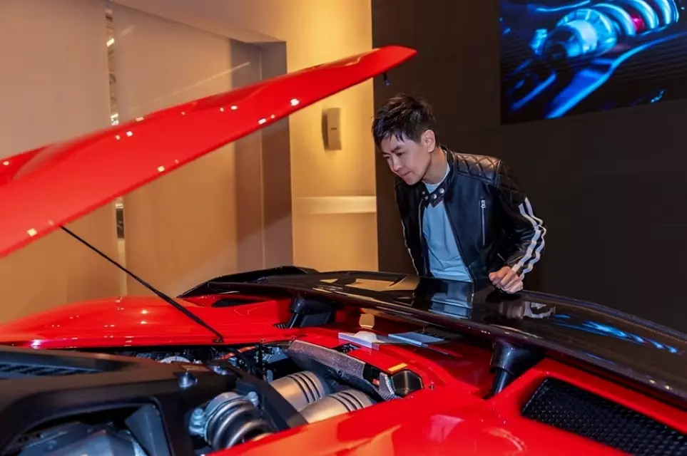 Lâm Chí Dĩnh là người châu Á đầu tiên sở hữu Ferrari F80 Lâm Chí Dĩnh là người châu Á đầu tiên sở hữu Ferrari F80