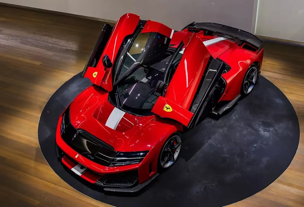 Lâm Chí Dĩnh mua siêu xe Ferrari đầu tiên vào năm 23 tuổi Lâm Chí Dĩnh mua siêu xe Ferrari đầu tiên vào năm 23 tuổi