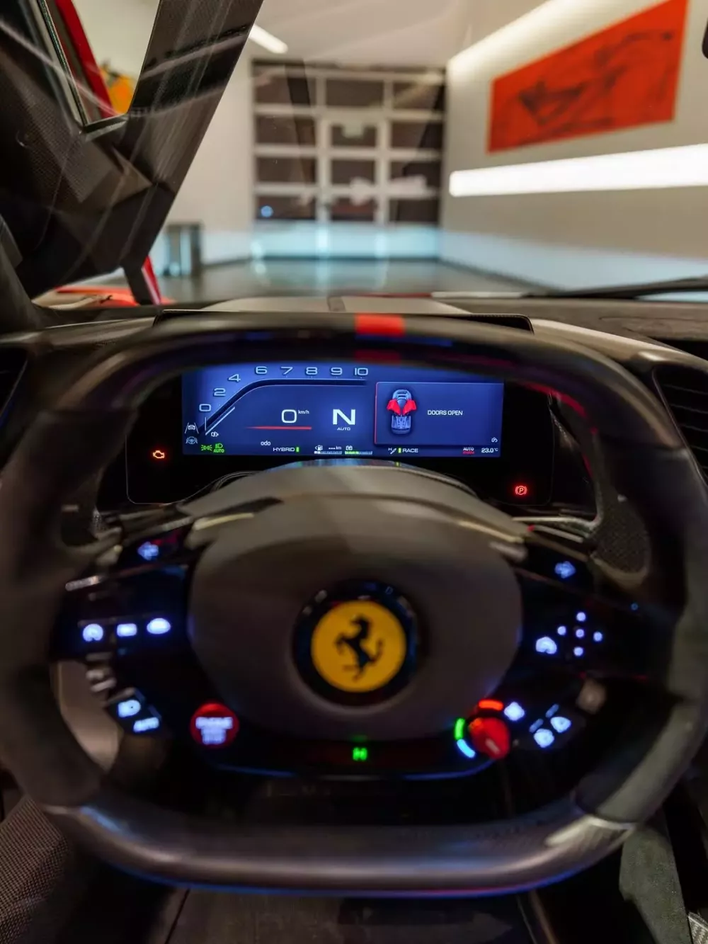 Vô lăng và bảng đồng hồ của Ferrari F80 Vô lăng và bảng đồng hồ của Ferrari F80