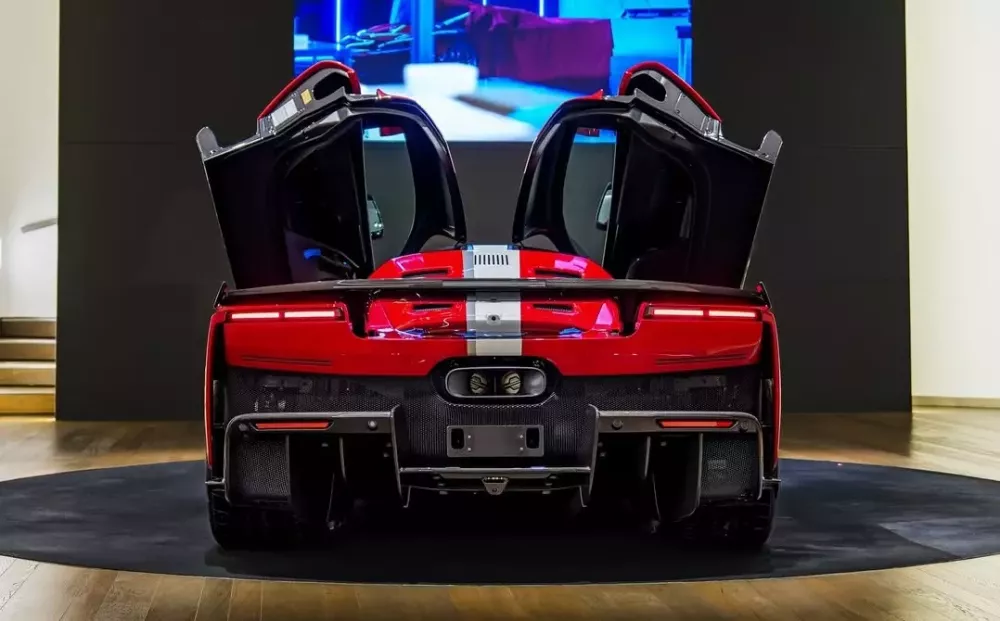 Ferrari F80 tạo ra lực ép lớn xuống mặt đường Ferrari F80 tạo ra lực ép lớn xuống mặt đường