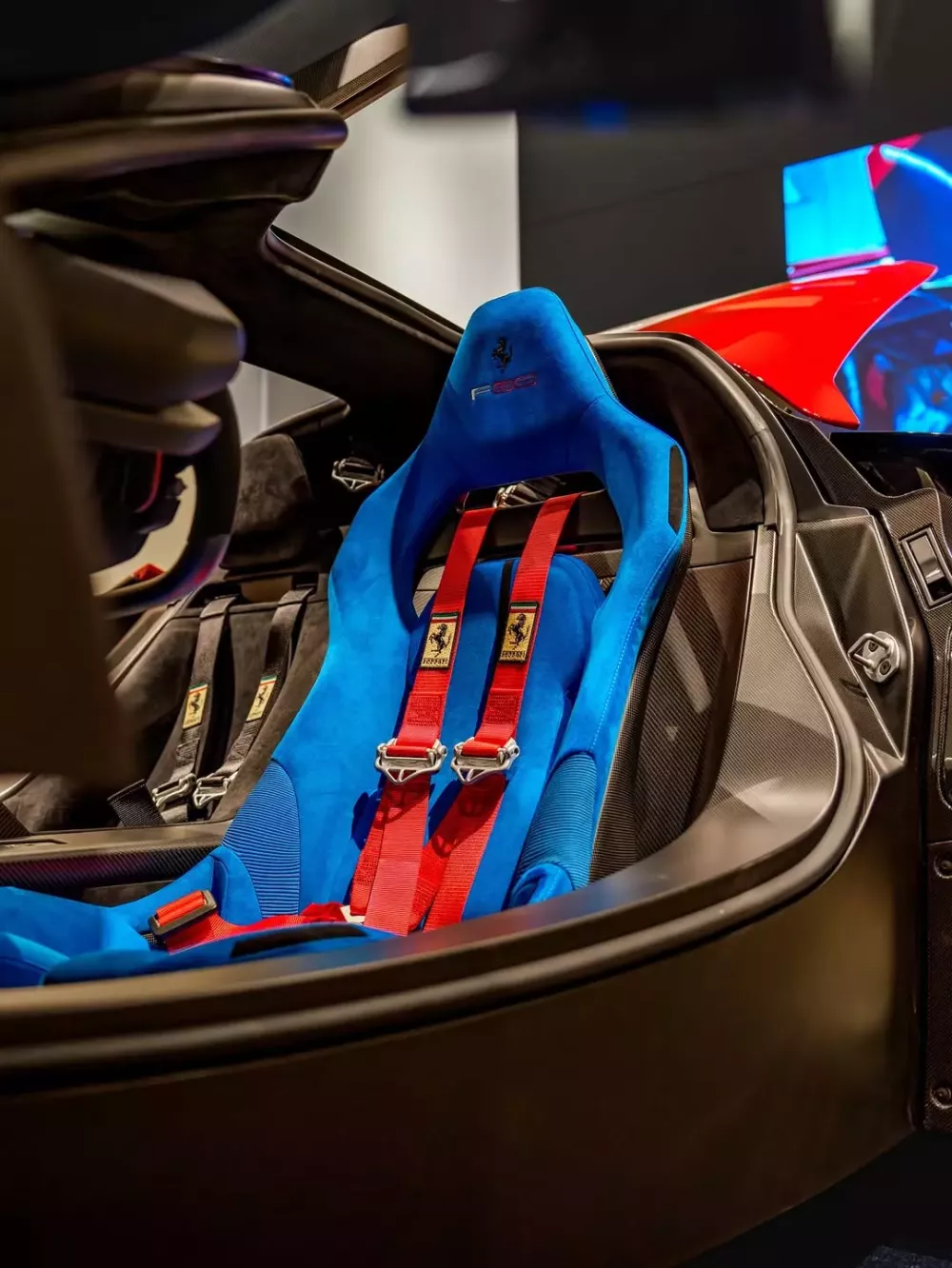 Nội thất bên trong Ferrari F80 của Lâm Chí Dĩnh Nội thất bên trong Ferrari F80 của Lâm Chí Dĩnh