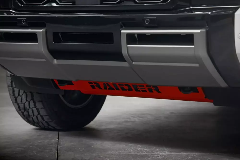 Tấm ốp gầm màu đỏ của Mitsubishi Triton Raider Tấm ốp gầm màu đỏ của Mitsubishi Triton Raider