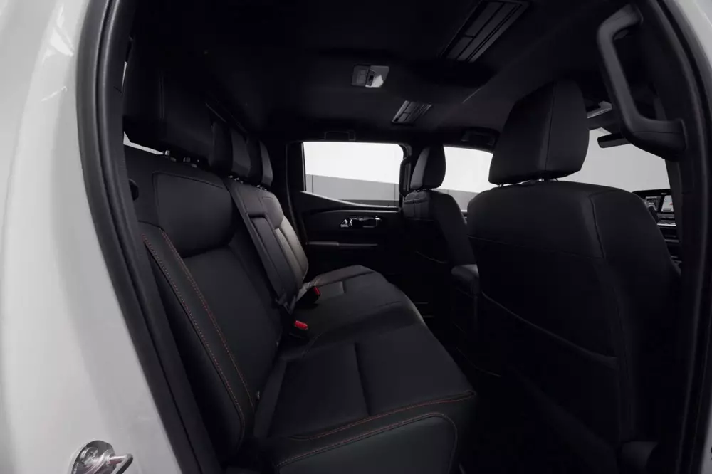 Hàng ghế sau của Mitsubishi Triton Raider Hàng ghế sau của Mitsubishi Triton Raider