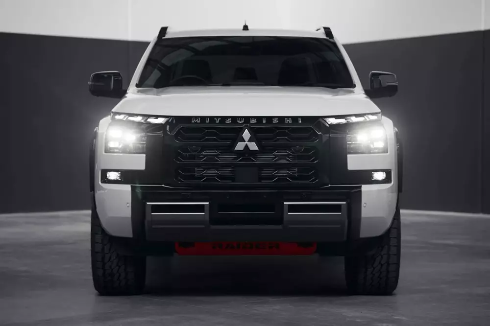 Cận cảnh thiết kế đầu xe của Mitsubishi Triton Raider Cận cảnh thiết kế đầu xe của Mitsubishi Triton Raider