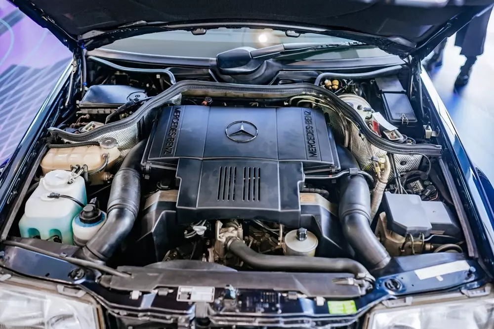 Mercedes-Benz W124 E 500 dùng máy xăng V8 Mercedes-Benz W124 E 500 dùng máy xăng V8