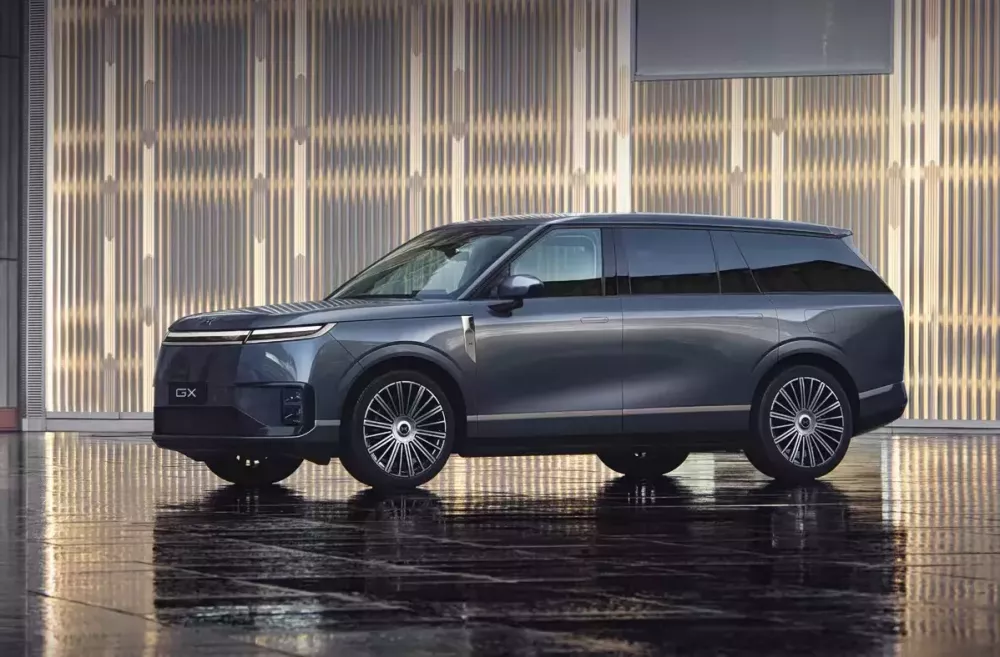 Xpeng GX được trang bị dải đèn LED định vị ban ngày nằm vắt ngang đầu xe