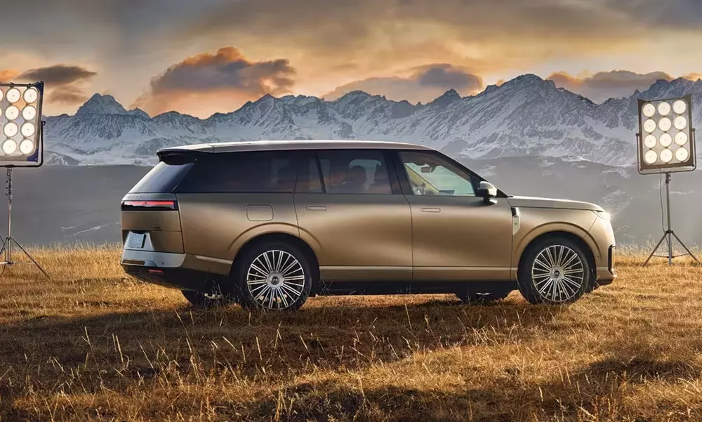 Xpeng GX có thiết kế như Range Rover khi nhìn ngang