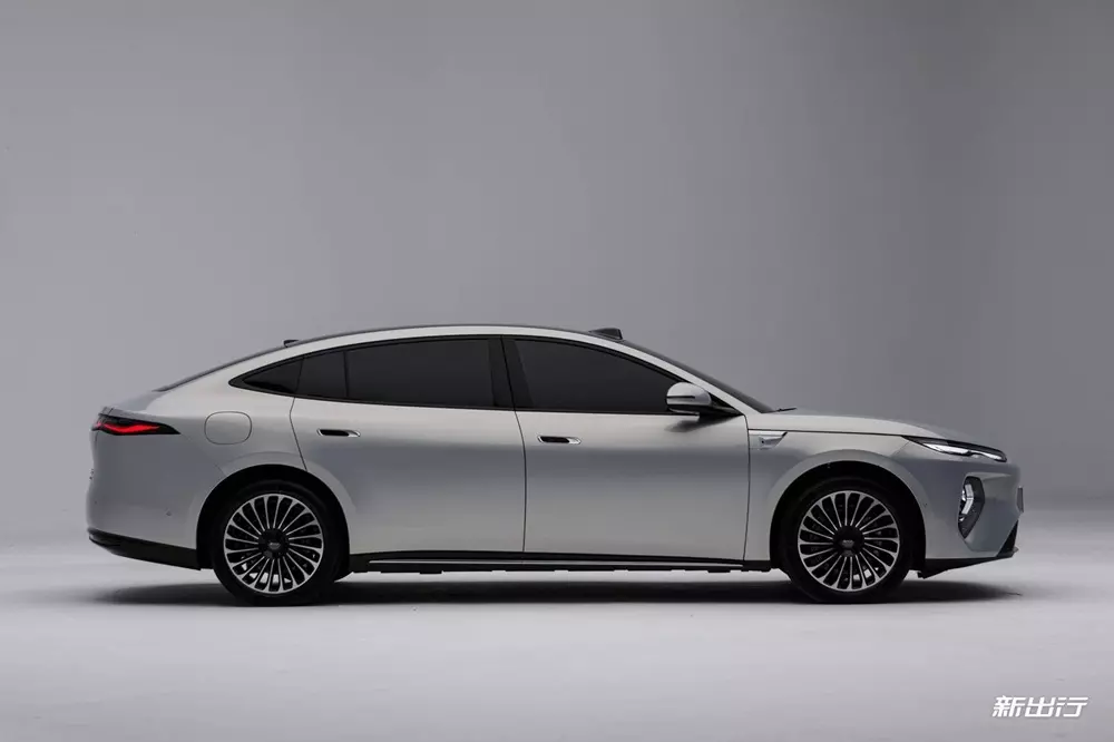 BYD Seal 08 có kích thước lớn BYD Seal 08 có kích thước lớn