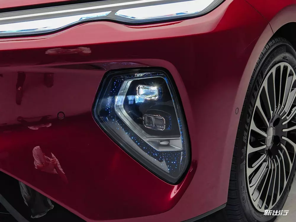 Đèn pha đẹp mắt của BYD Seal 08 Đèn pha đẹp mắt của BYD Seal 08