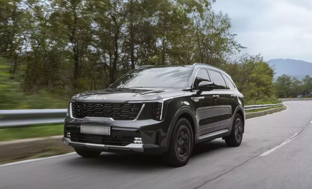 Kia Sorento Hybrid 2026 sở hữu thiết kế ngoại thất tương tự bản máy xăng và máy dầu thông thường