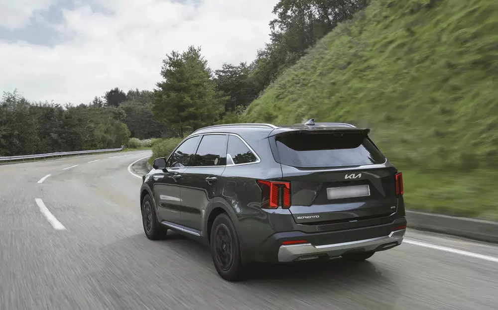 Thiết kế phía sau của Kia Sorento Hybrid 2026 