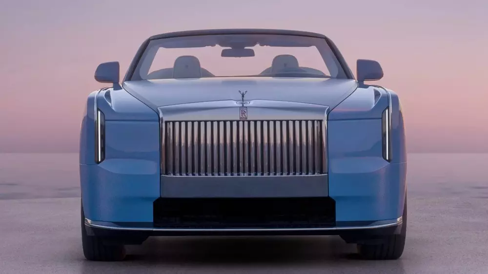 Rolls-Royce Nightingale nhìn từ phía trước
