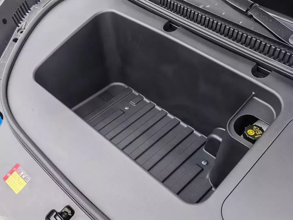 Ngăn chứa đồ bên dưới nắp ca-pô của Wuling Bingo Pro